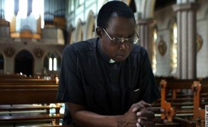 Pius Ncube at prayer (photo from theipinionsjournal.com)